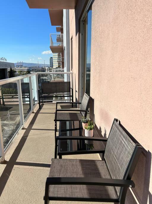 A Corner Unit With Ocean Views From Every Room Long Beach Bagian luar foto