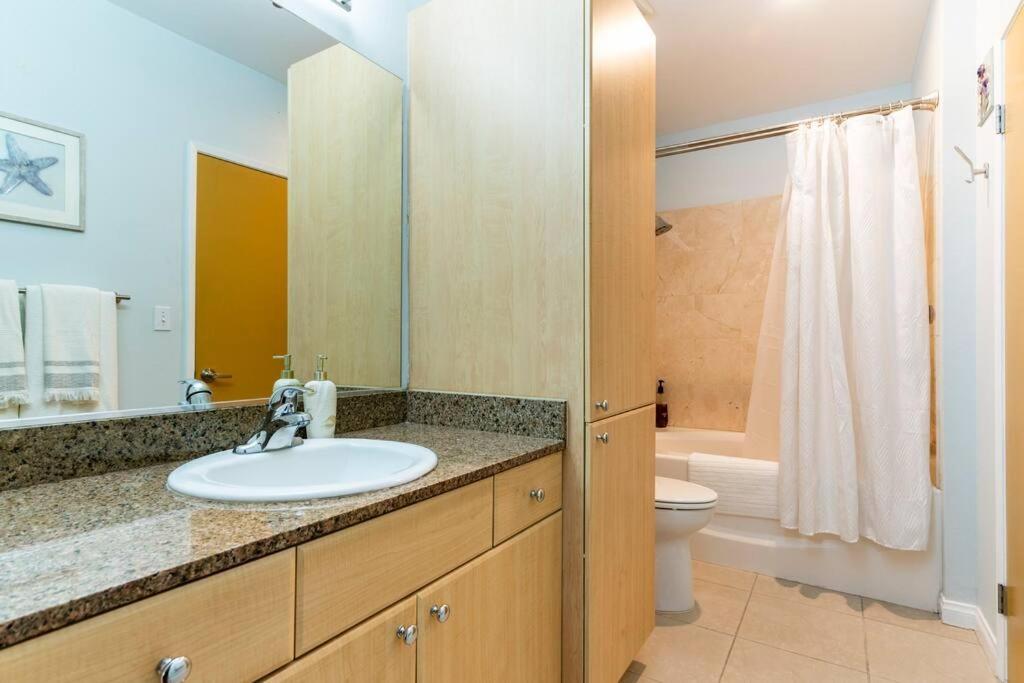 A Corner Unit With Ocean Views From Every Room Long Beach Bagian luar foto