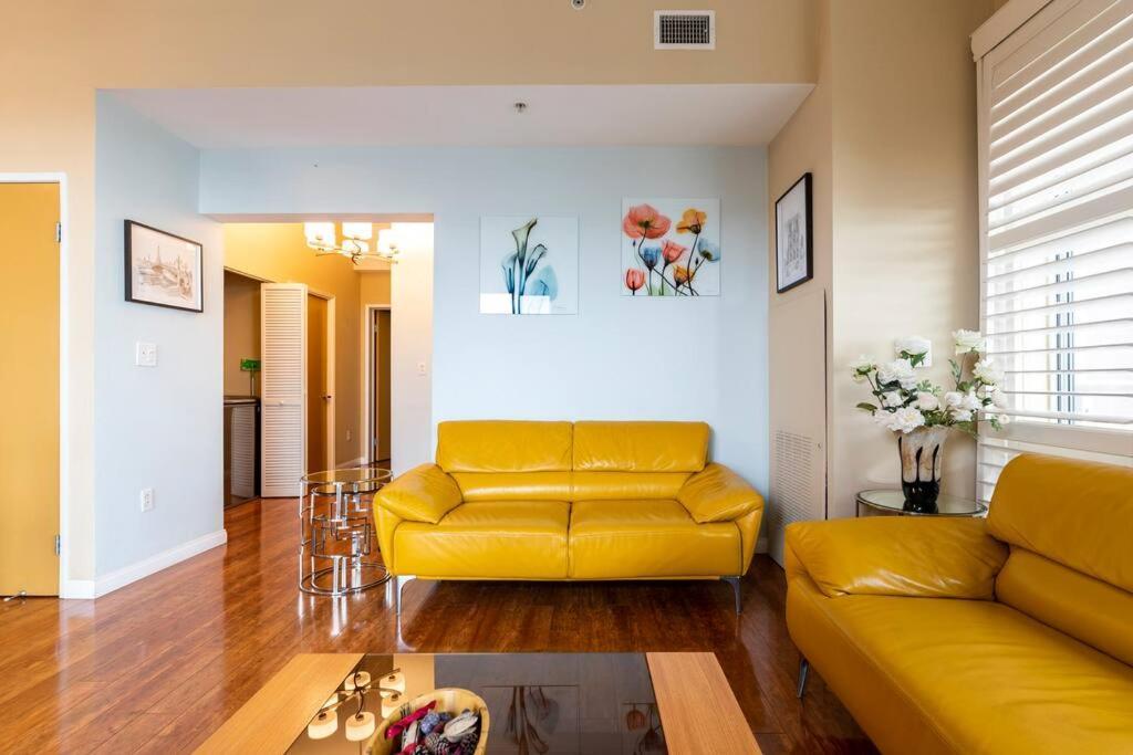 A Corner Unit With Ocean Views From Every Room Long Beach Bagian luar foto