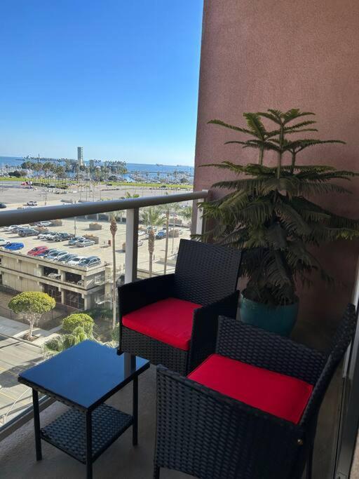 A Corner Unit With Ocean Views From Every Room Long Beach Bagian luar foto