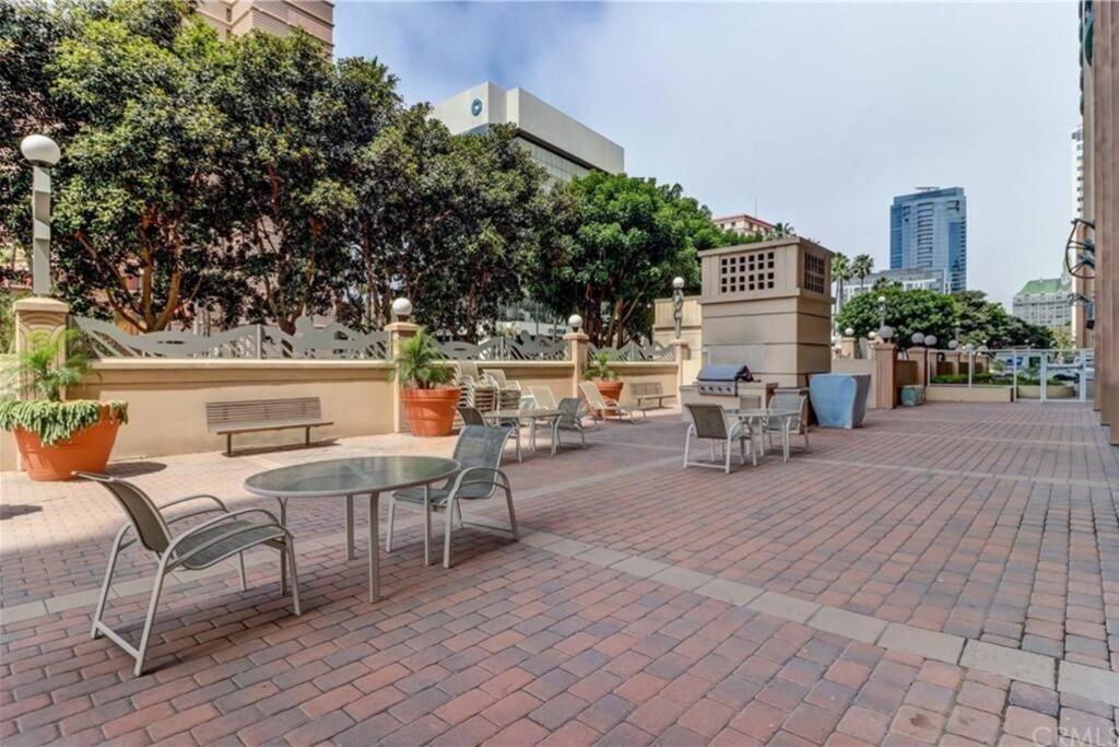 A Corner Unit With Ocean Views From Every Room Long Beach Bagian luar foto