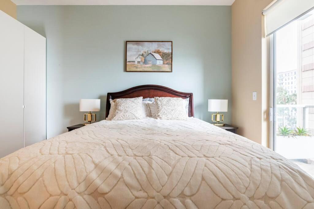 A Corner Unit With Ocean Views From Every Room Long Beach Bagian luar foto