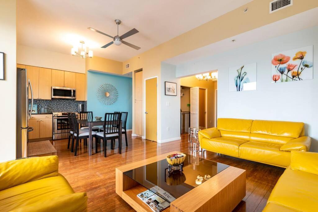 A Corner Unit With Ocean Views From Every Room Long Beach Bagian luar foto