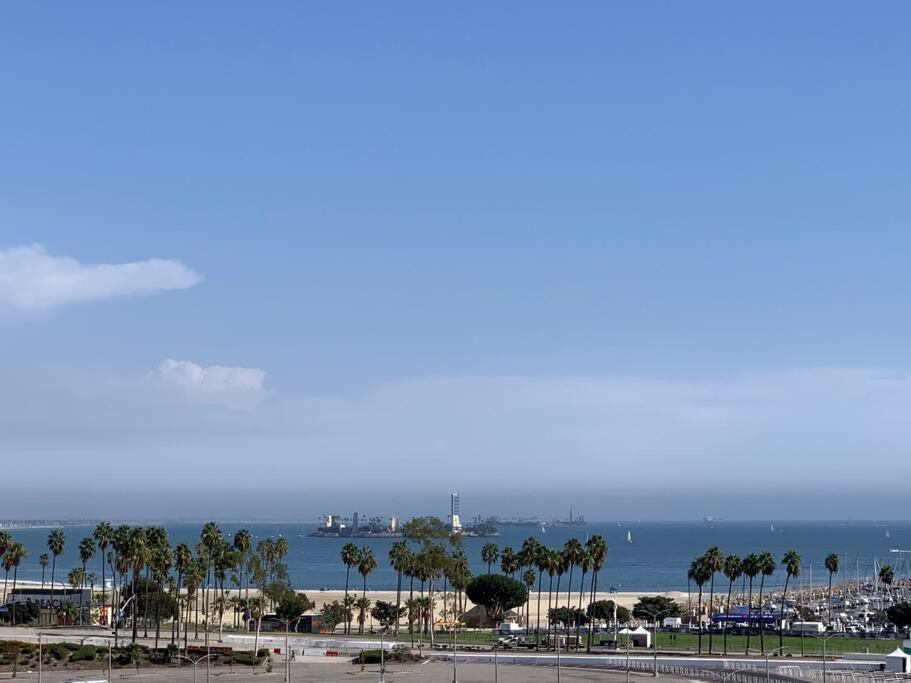 A Corner Unit With Ocean Views From Every Room Long Beach Bagian luar foto