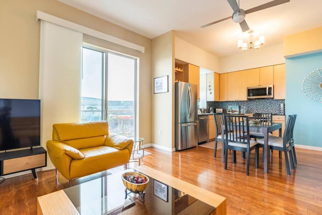 A Corner Unit With Ocean Views From Every Room Long Beach Bagian luar foto